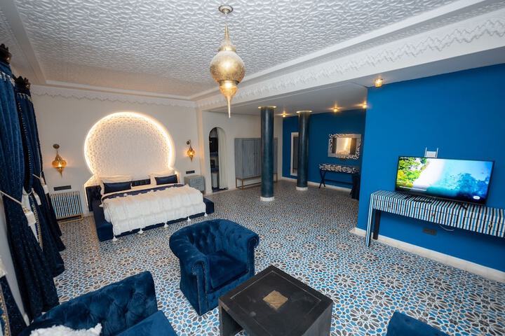 Room 10 of 32