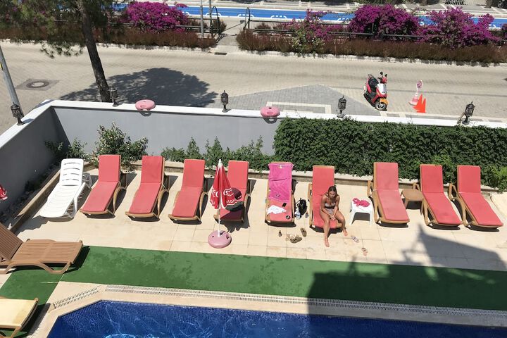 Pool 13 of 25