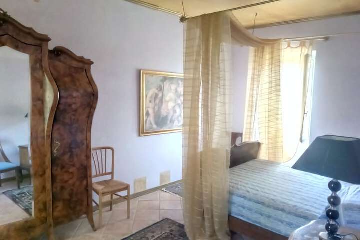 Room 13 of 32