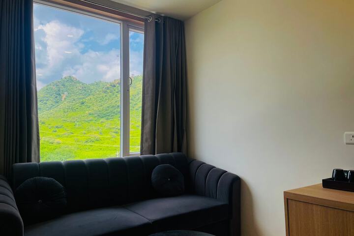 Room 10 of 16