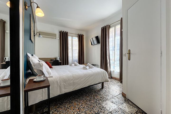 Room 9 of 12