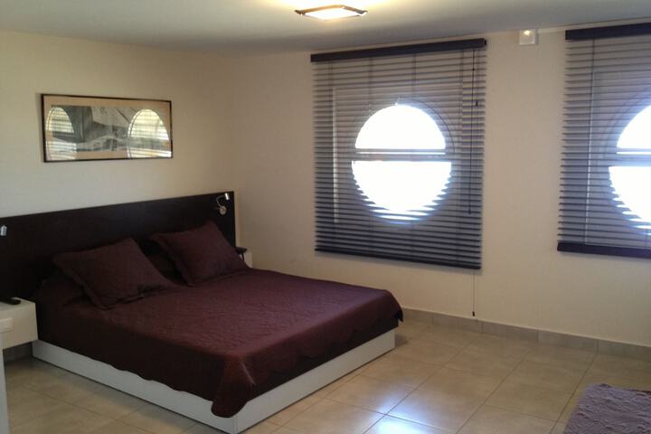 Room 4 of 65