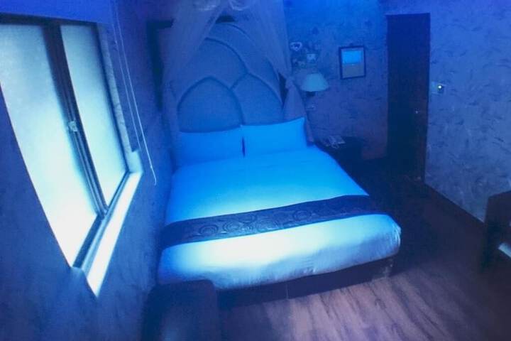 Room 16 of 34