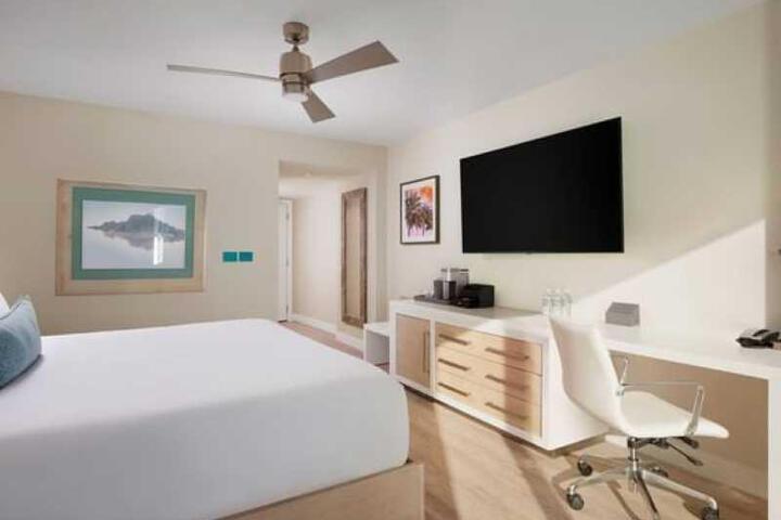 1 King Bed Hearing Accessible (1 of 26)