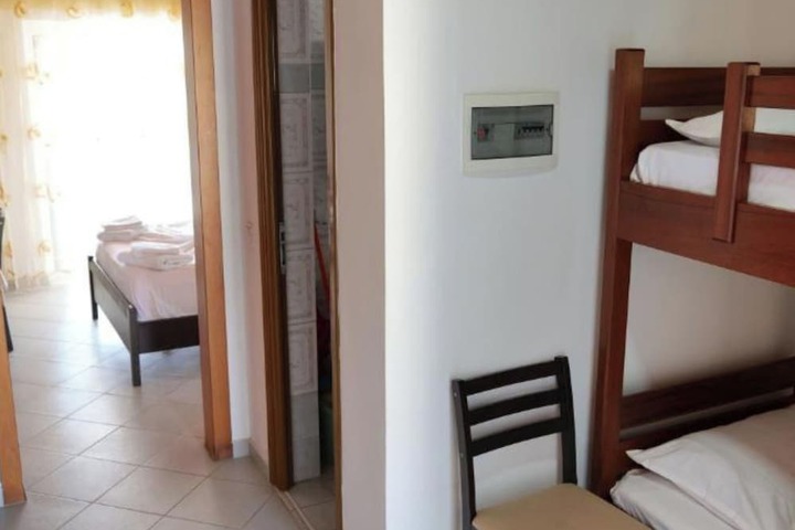 Room 14 of 32