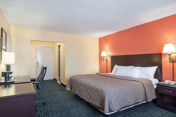 1 King Bed (1 of 12)