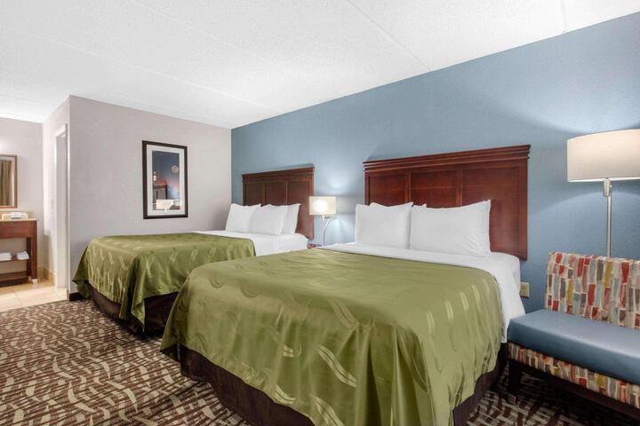 Queen Bed Accessible (9 of 13)