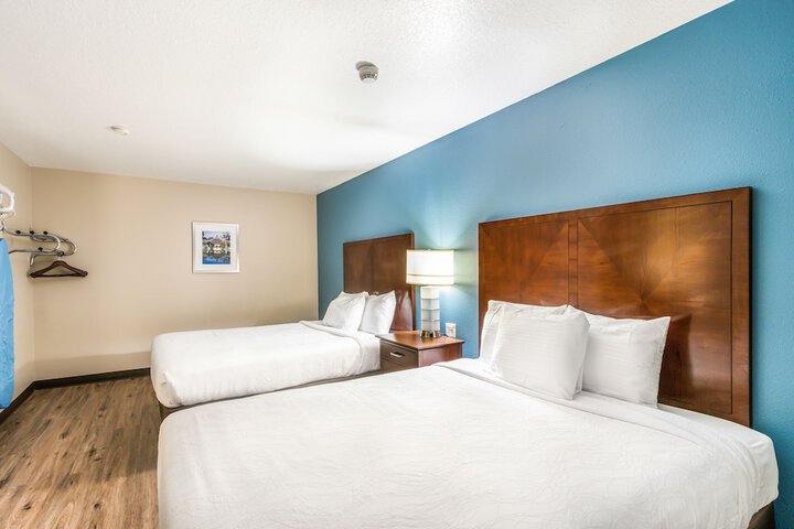 1 Queen Bed (6 of 16)