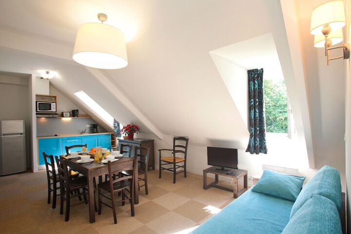 Room 4 of 16