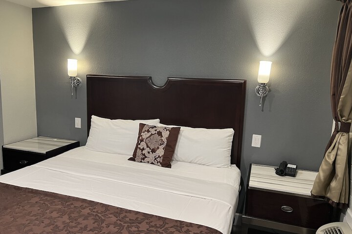 Room 3 of 22