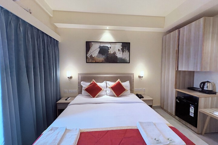 Room 8 of 27