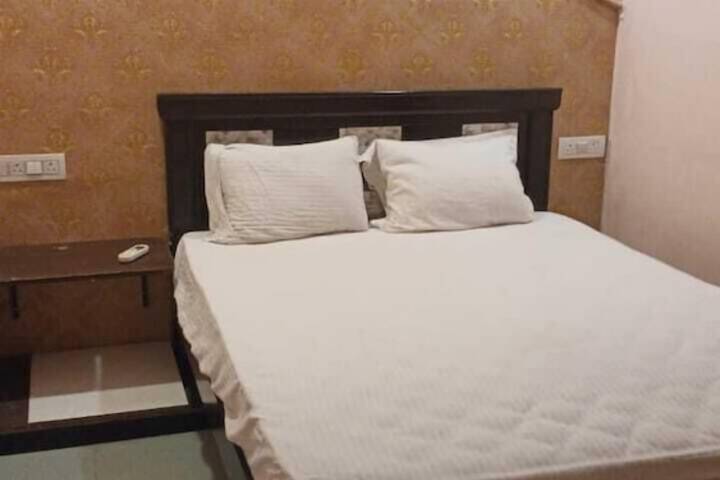 Room 2 of 7