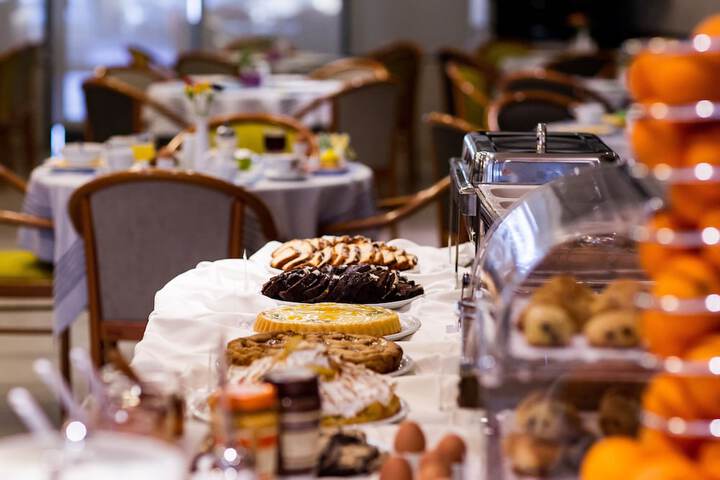 Breakfast/Coffee Service 66 of 84