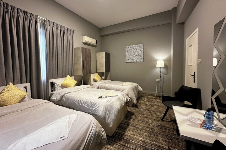 Room 16 of 32