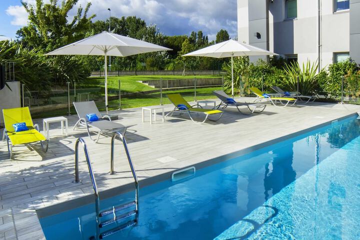 Pool Hotel