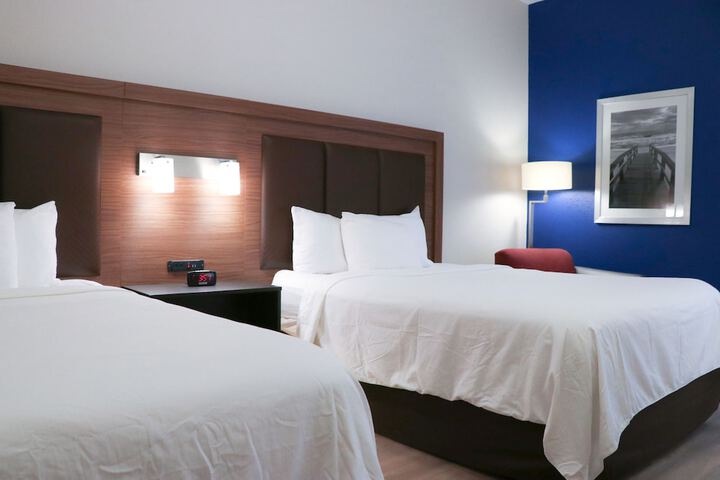 2 Queen Beds (4 of 10)