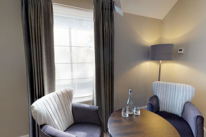 Room 3 of 40