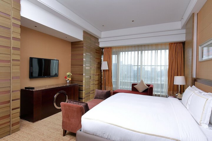 Room 27 of 82