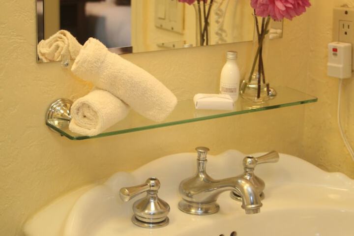 Bathroom amenities