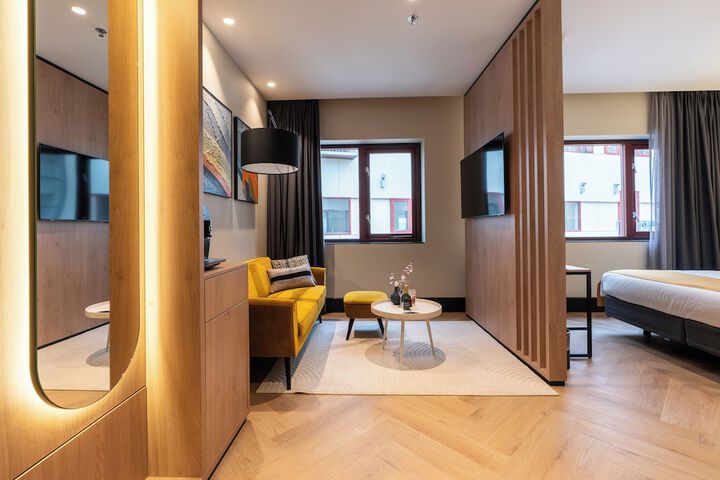 Room 6 of 32