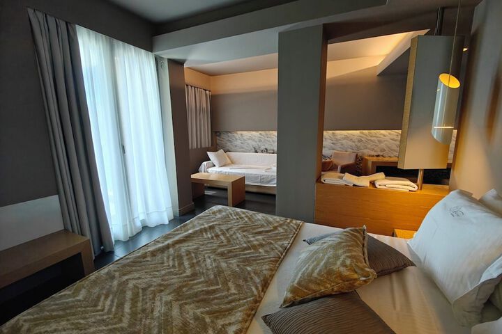 Room 6 of 49