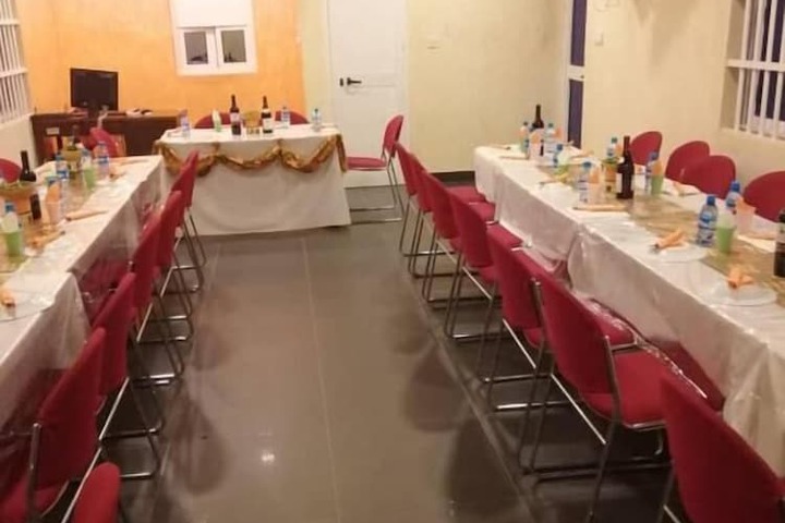 Dining 6 of 10