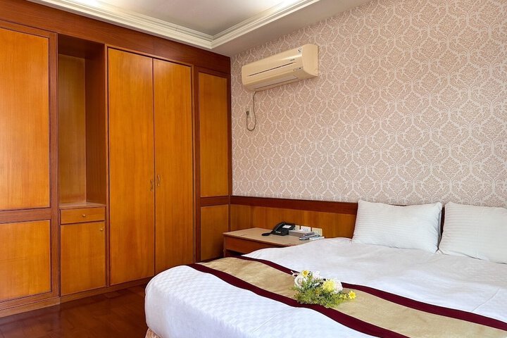 Room 35 of 60