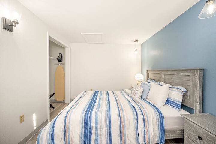 1 Queen Bed (1 of 13)