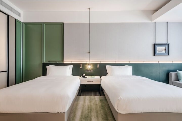 Room 16 of 46