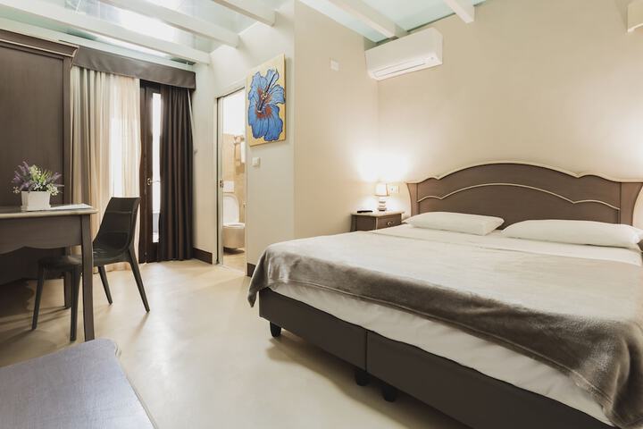 Room 9 of 17