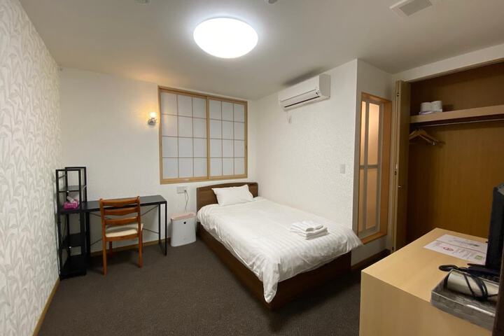 Room 16 of 34