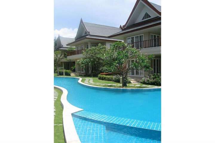Hotel Pool
