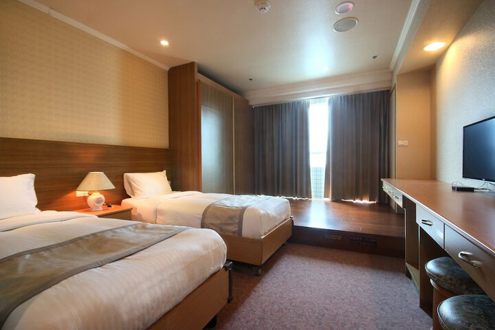 Room 8 of 20