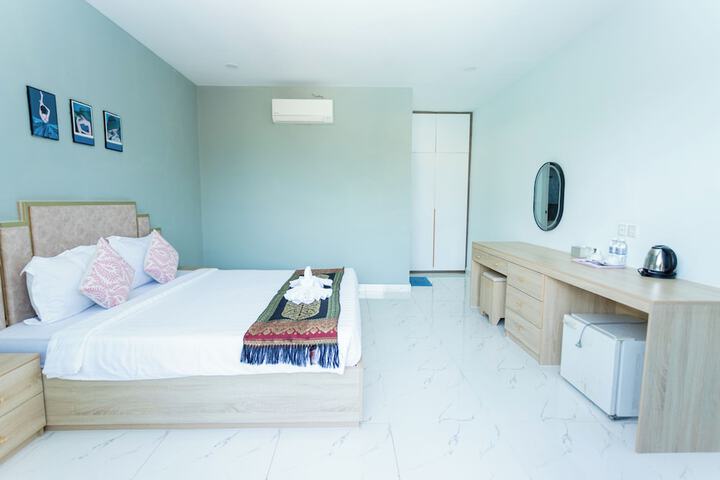 Room 2 of 48