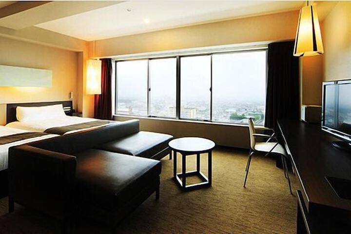 Room 8 of 36