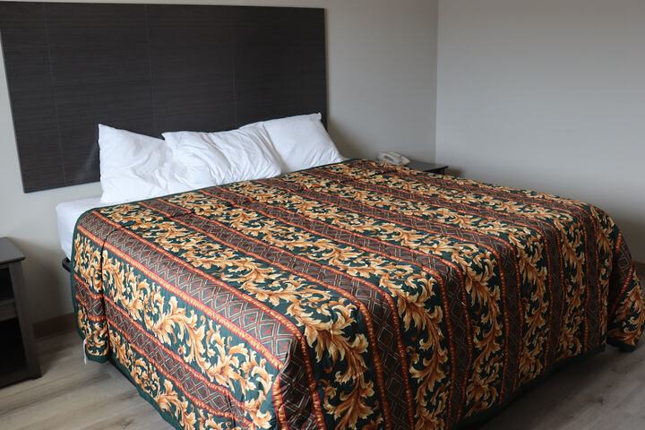 1 King Bed Suite Micfridge (3 of 5)
