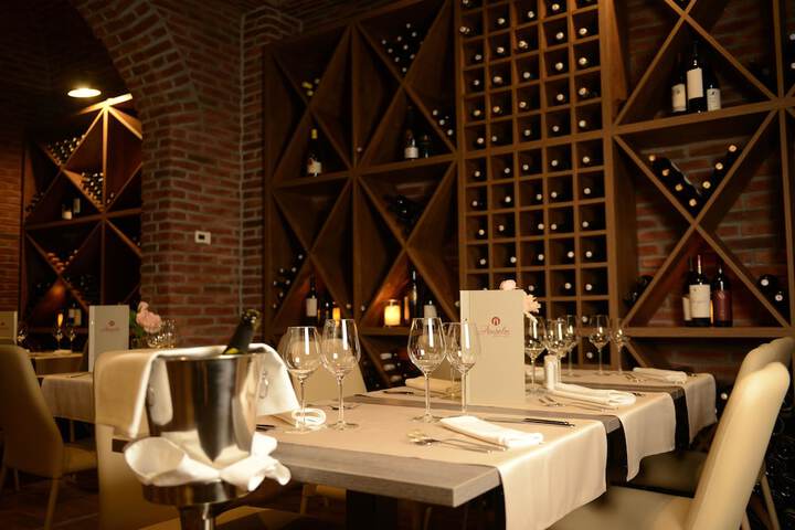 Dining Photos