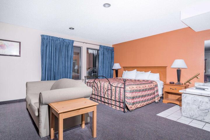 1 King Bed (7 of 13)