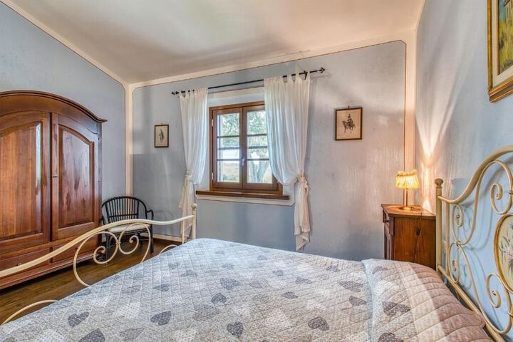 Room 4 of 63