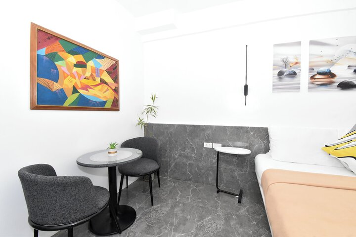 Room 10 of 76