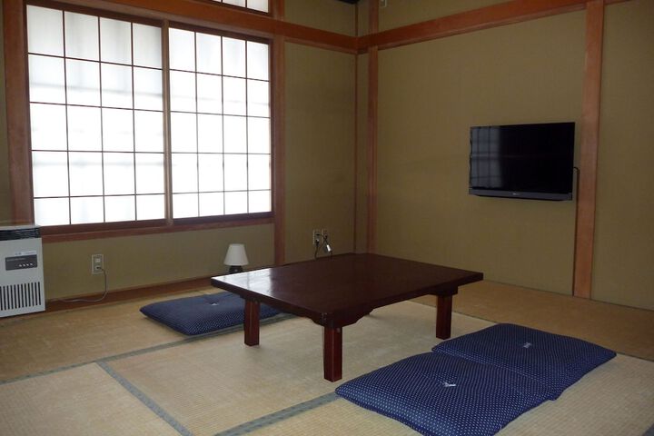 Room 8 of 66
