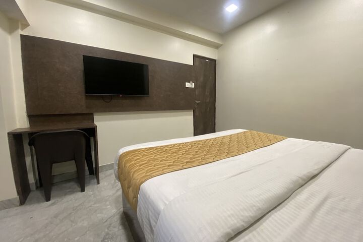Room 9 of 15