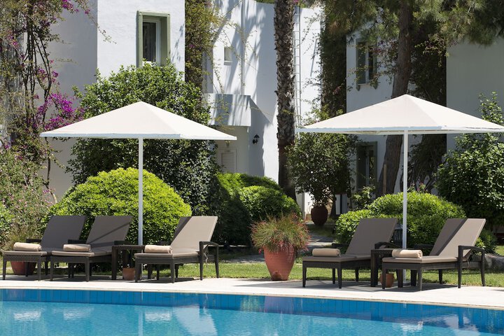 Hotel with Pool