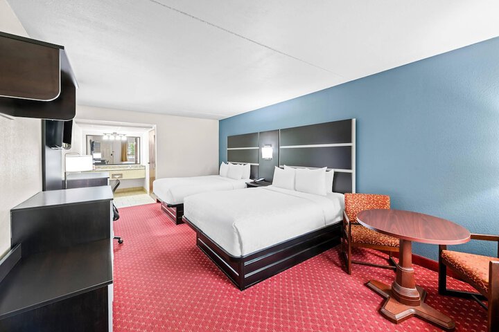 Room 26 of 84