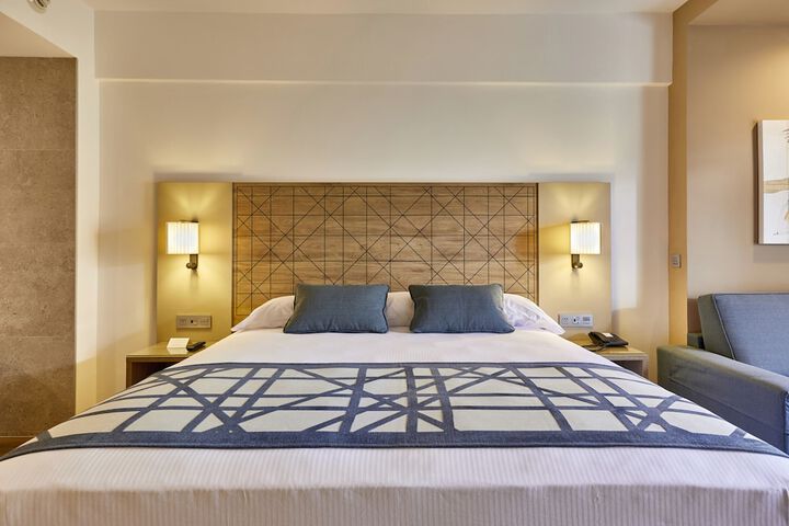Room 19 of 120