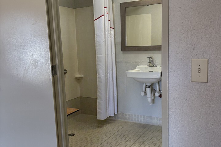 Room 21 of 27