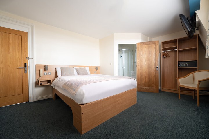 Room 16 of 30