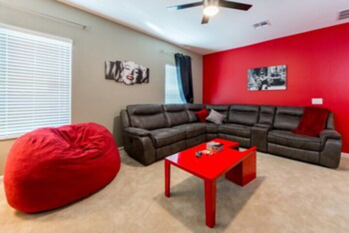 Room 13 of 36