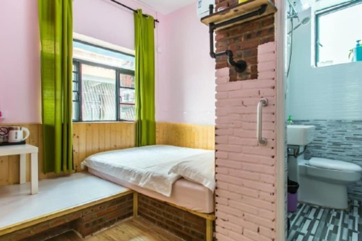 Room 16 of 19