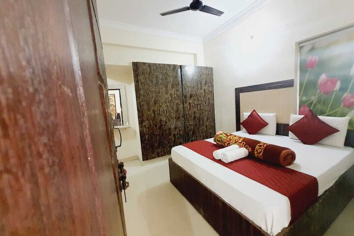 Room 3 of 12